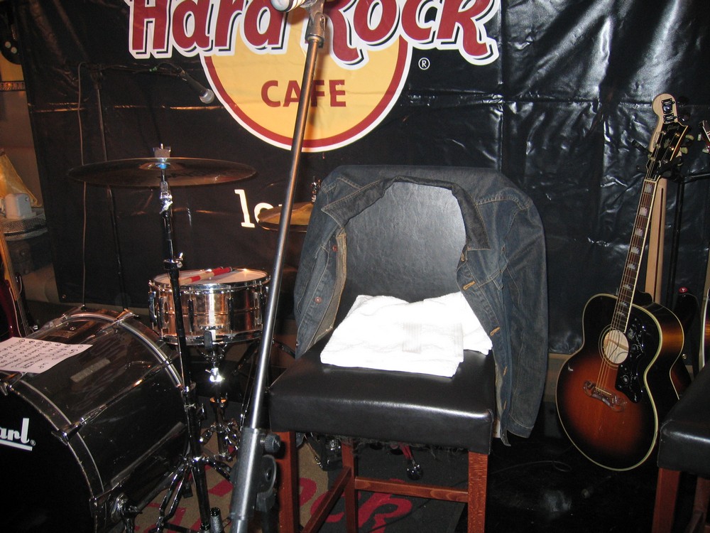 thunder hard rock cafe march 2006 15